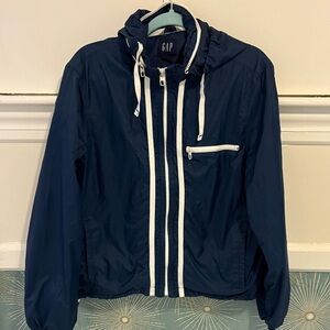 GAP Men’s blue & white stripes zip up windbreaker with hood. Size M